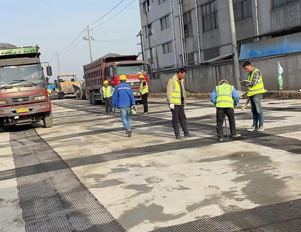 金东老材料的新故事：玻璃纤维土工格栅如何在‘白改黑’浪潮中重获新生？